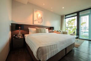 In-room safe, desk, blackout drapes, soundproofing - Civic Horizon Hotel & Residence (Bangkok)