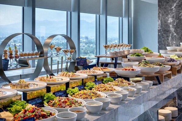 Free daily continental breakfast - Centaurus Suites (Islamabad)