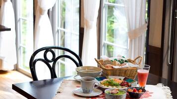 Free daily English breakfast