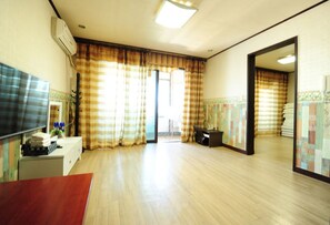 15 평형 패밀리룸 | 거실 | TV