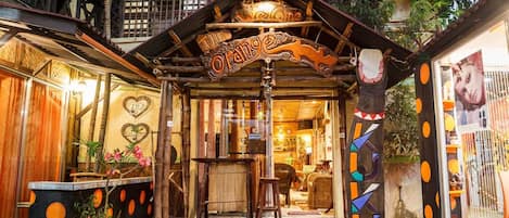 Vista frontal de la propiedad