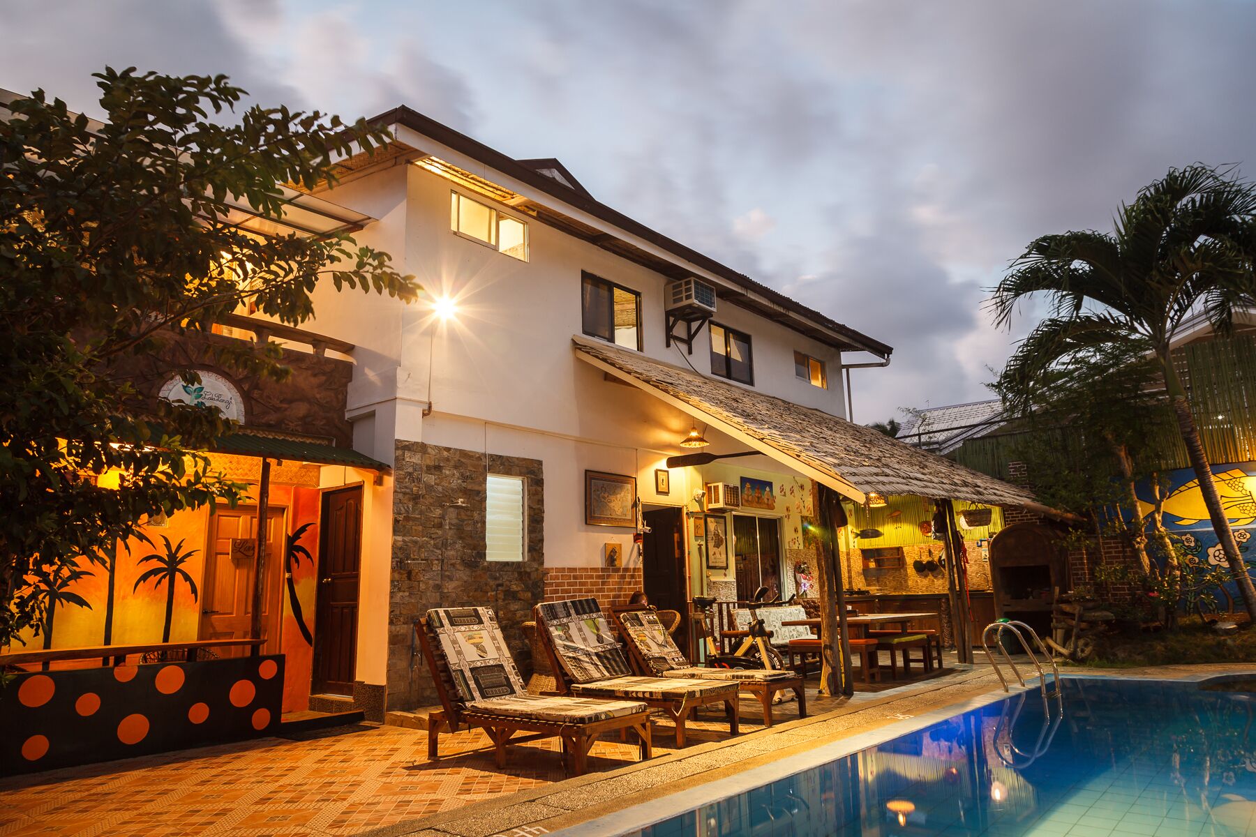 breakfast, lunch, dinner served; local and international cuisine