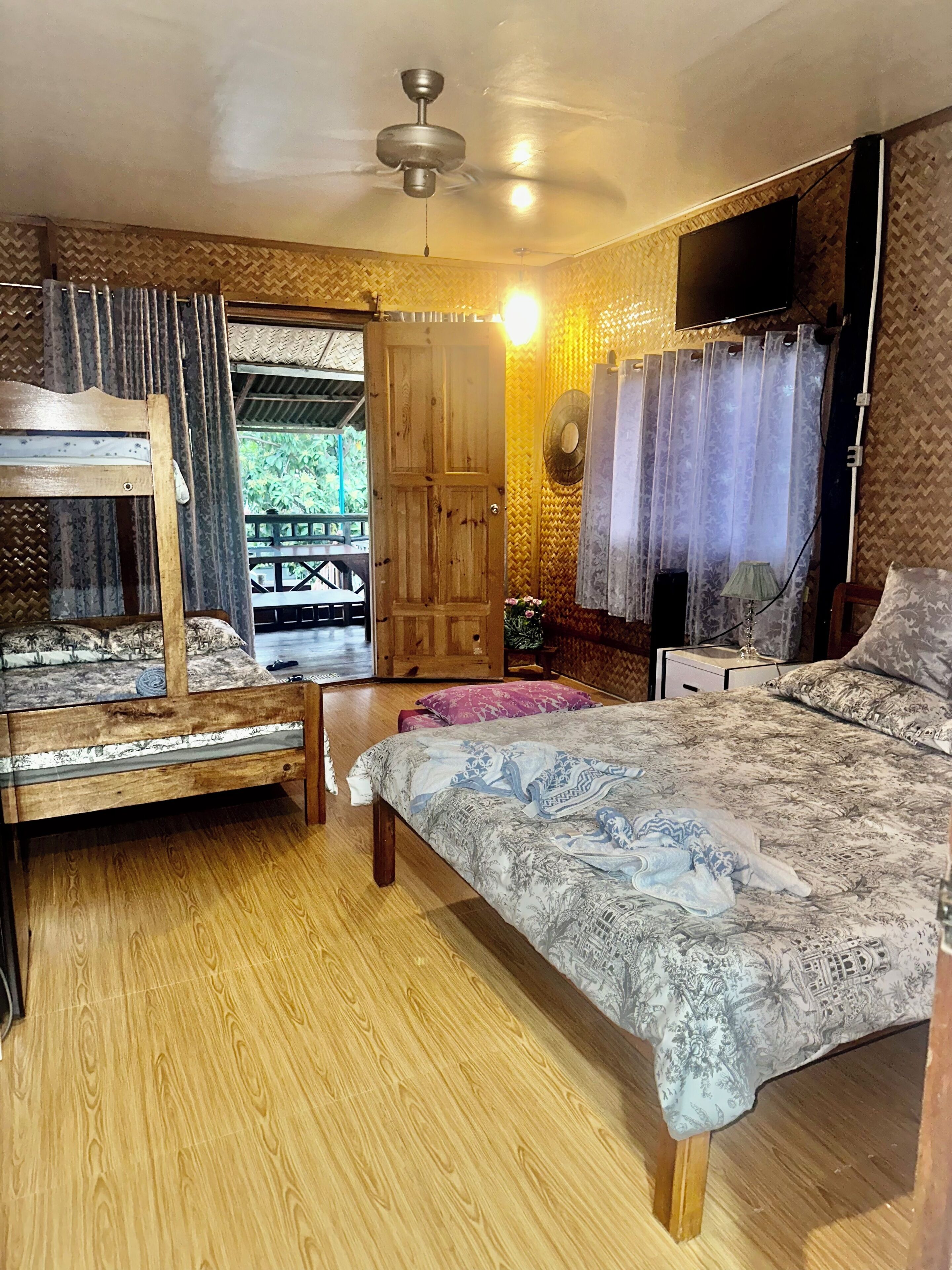 Habitació familiar | Minibar, caixa forta a l'habitació i escriptori 