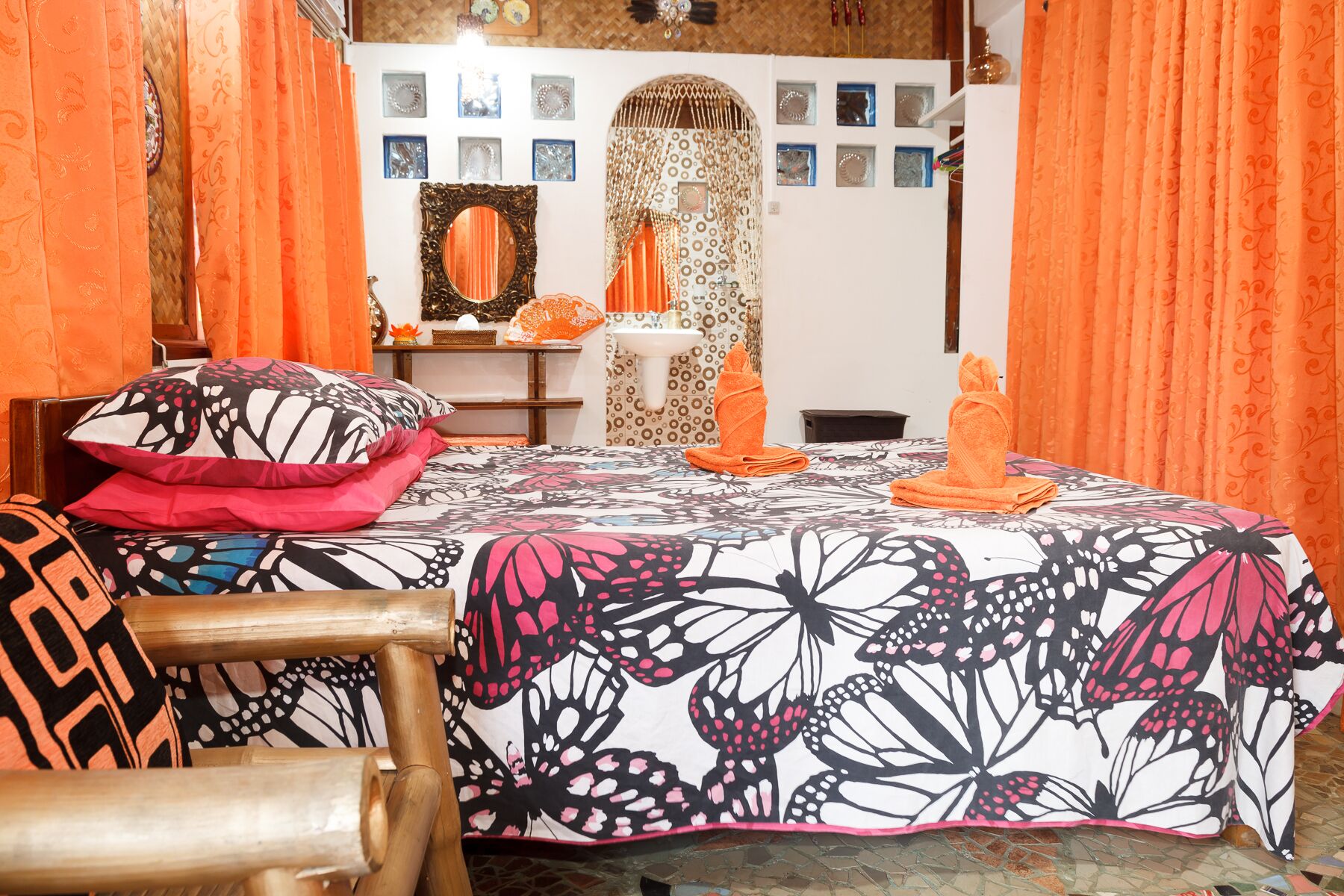 deluxe room, private bathroom | minibar, in-room safe, desk, soundproofing