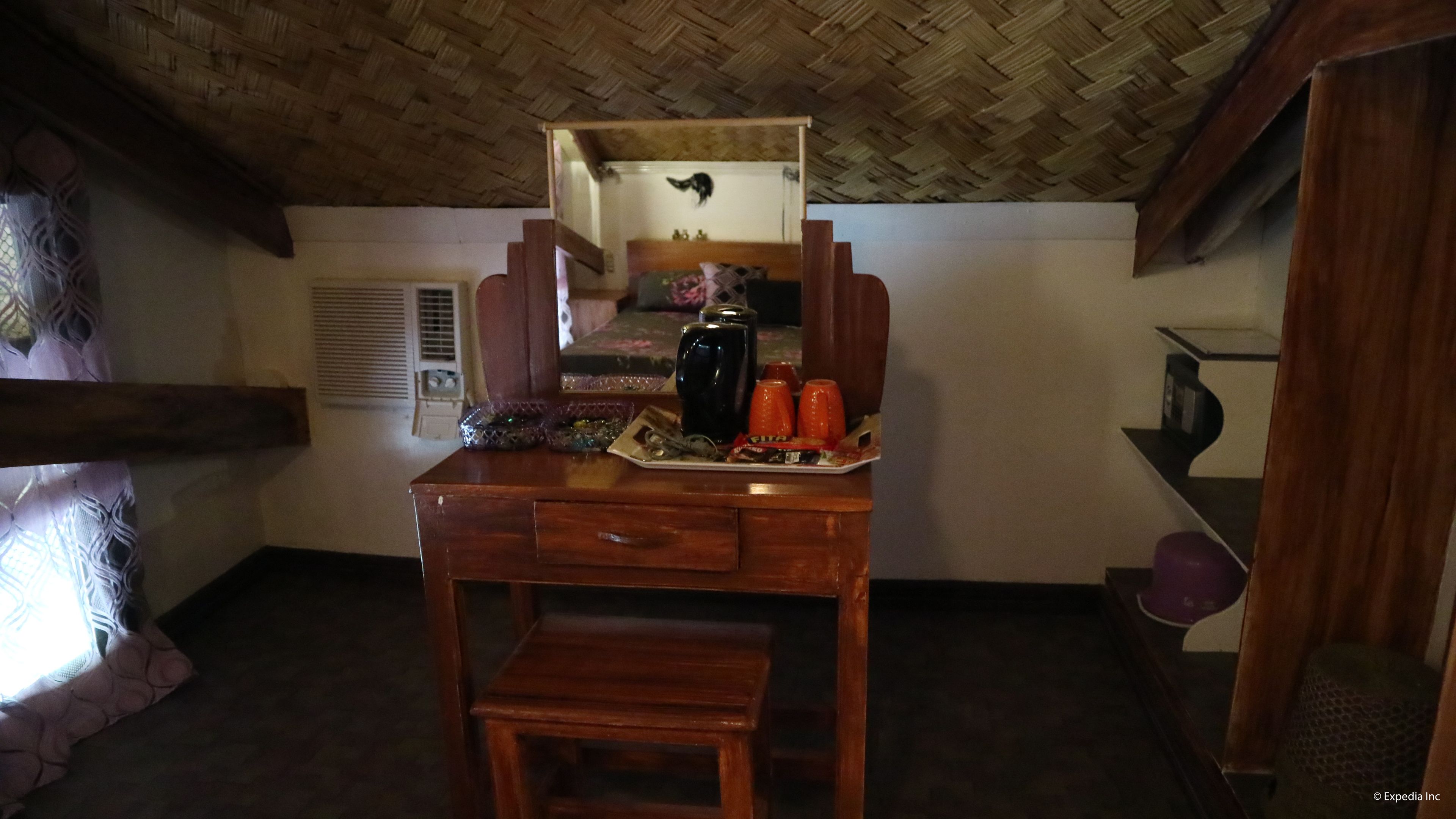 hideaway room, shared bathroom, balcony | room amenity