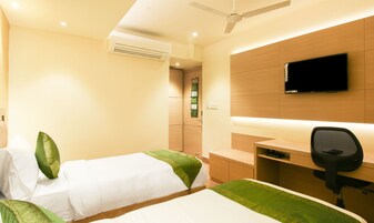 Deluxe Room | Desk, iron/ironing board, free WiFi