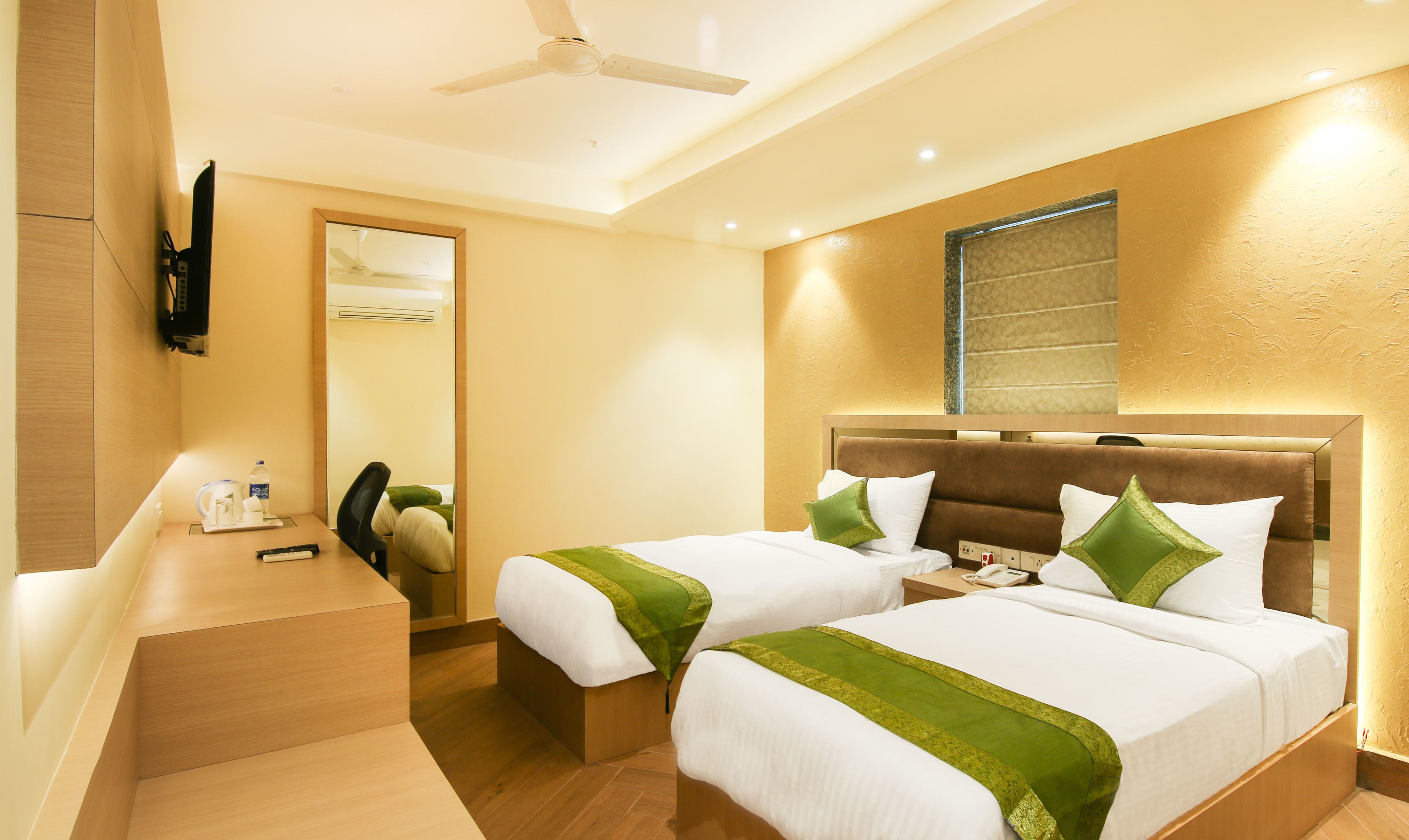 deluxe room | desk, iron/ironing board, free wifi