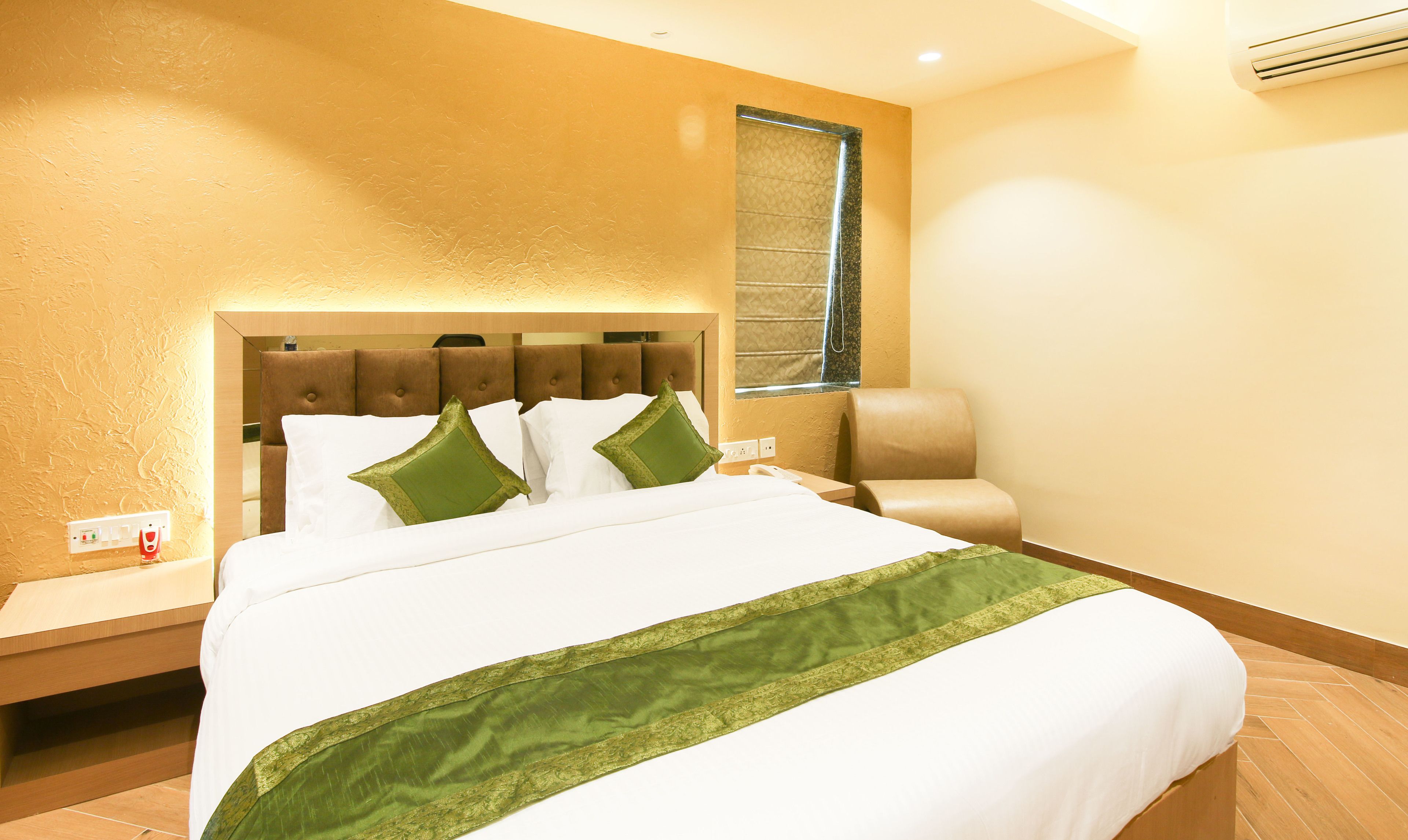 deluxe room | desk, iron/ironing board, free wifi