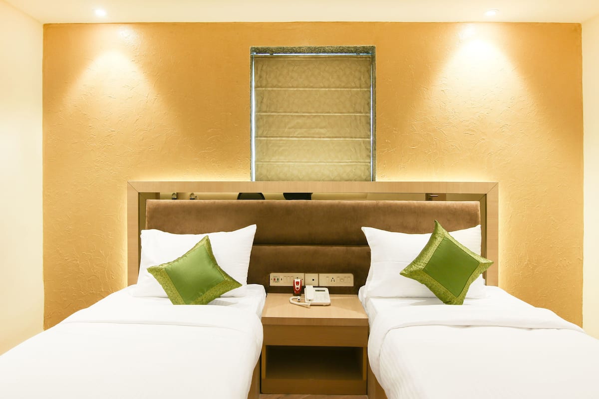 deluxe room | desk, iron/ironing board, free wifi