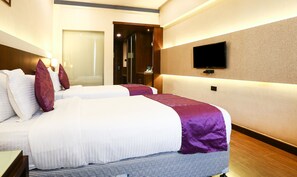 Deluxe Room | Meja, seterika/papan seterika, katil lipat simpan/tambahan 