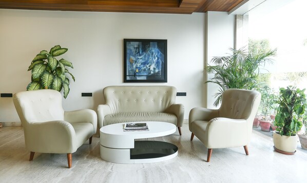 Coin salon dans le hall