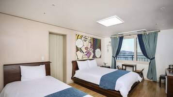 Standard Twin Room, Ocean View | Meja, kalis bunyi, Wi-fi percuma