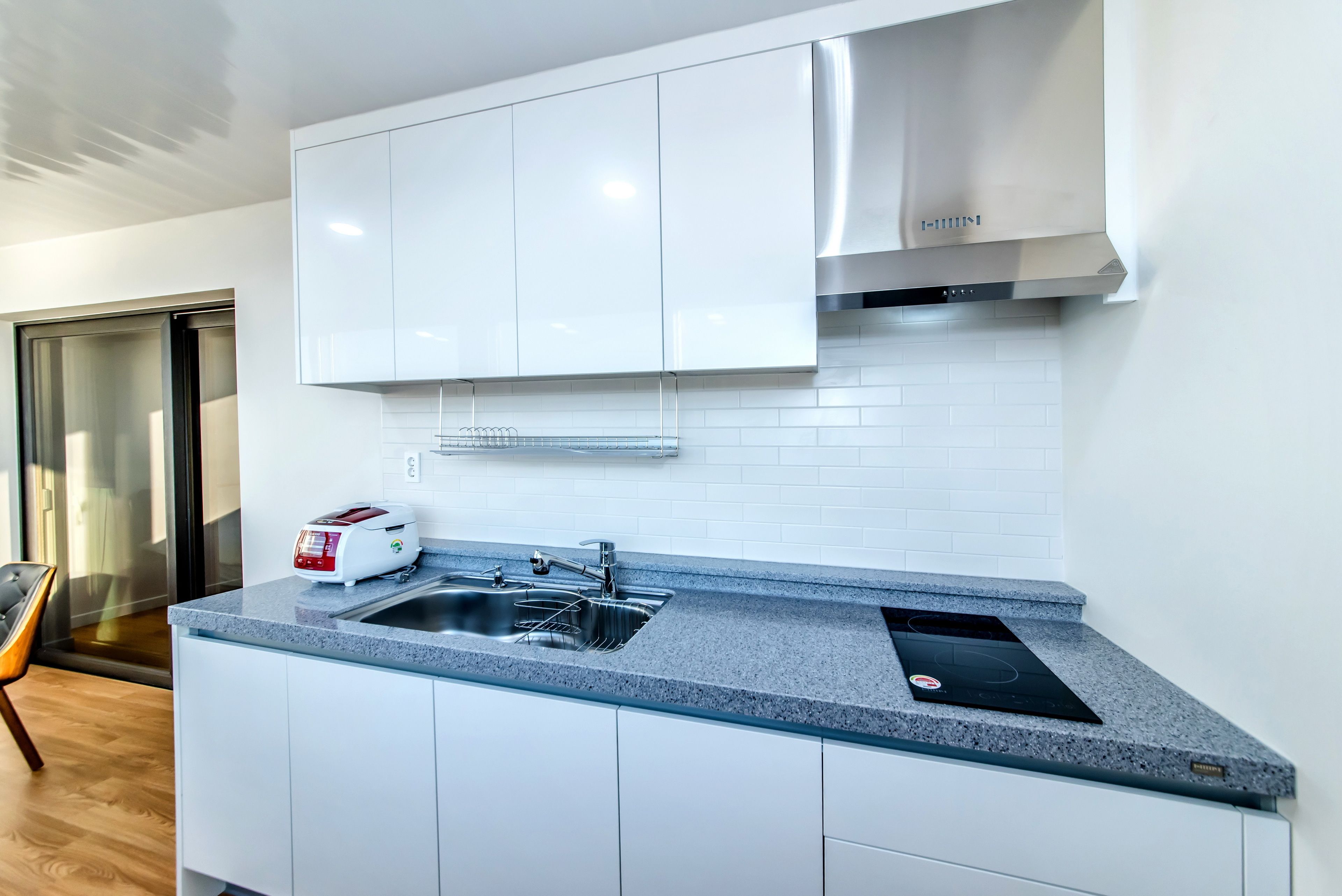 deluxe twin room, sea view | private kitchenette | fridge, electric kettle