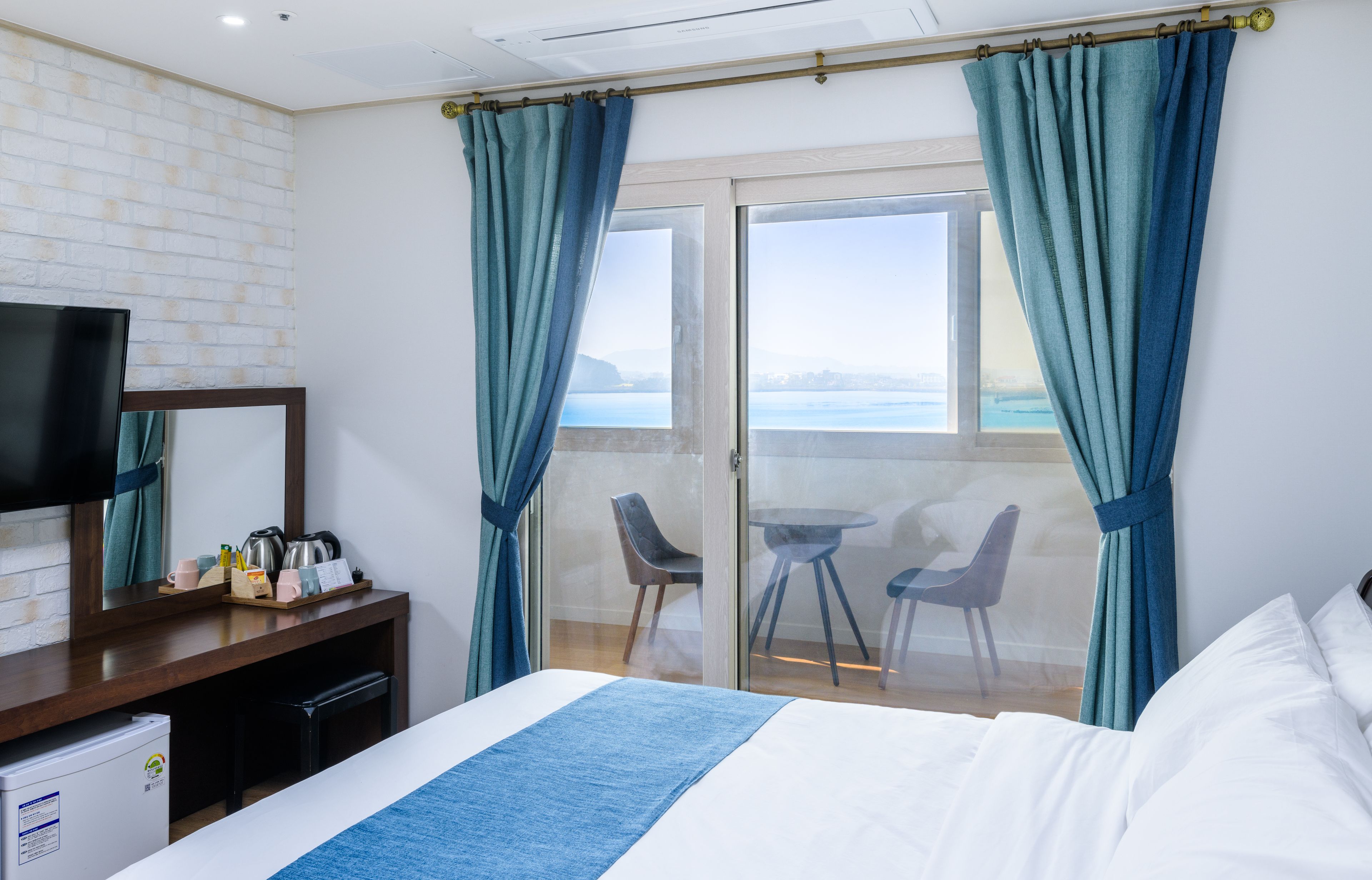 Habitación Deluxe con 2 camas individuales, vista al mar | Escritorio, insonorización y wifi gratis 