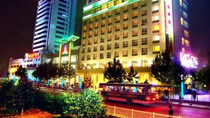 Front of property – evening/night - Luoyang Yijun Hotel (Luoyang)