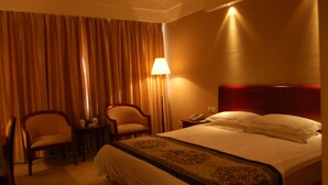 Business Double Room | Minibar, in-room safe, desk, blackout curtains - Luoyang Yijun Hotel (Luoyang)
