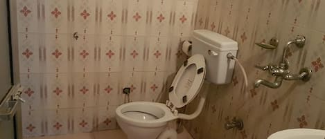 Deluxe Room | Bathroom