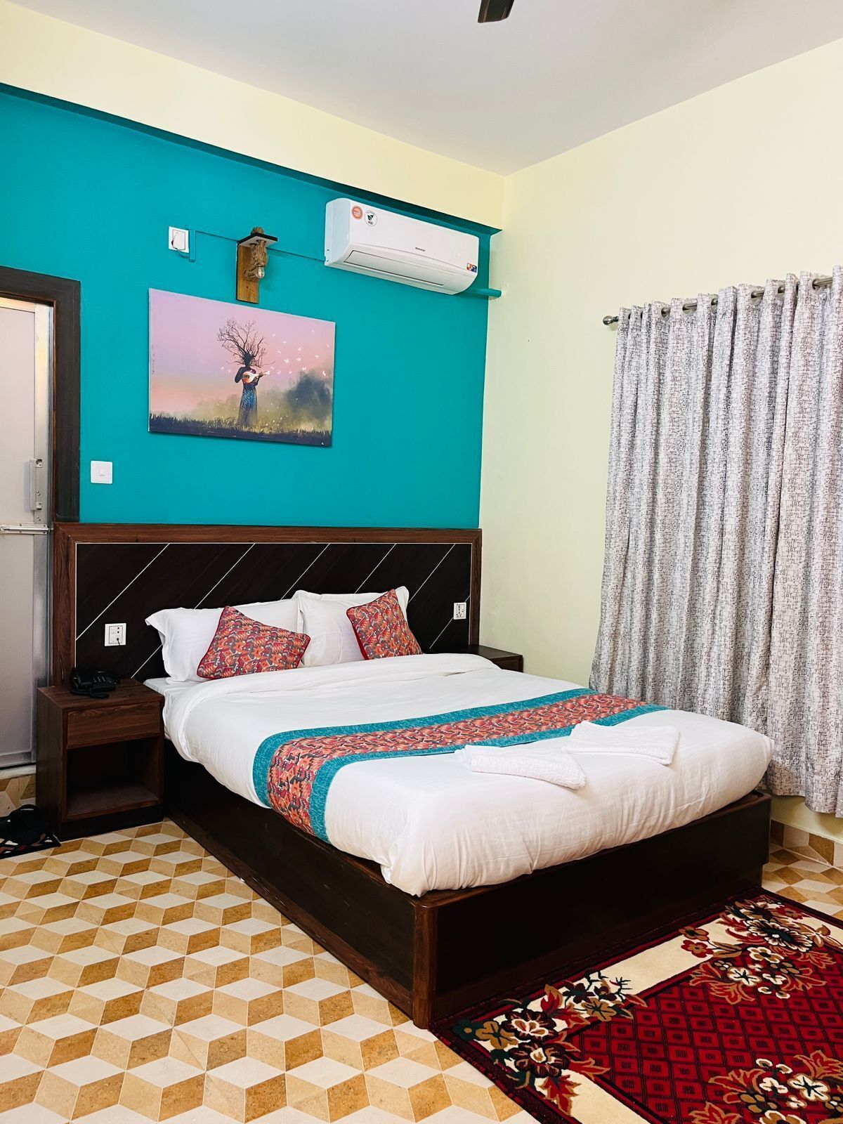 Deluxe Room | Desk, iron/ironing board, free WiFi