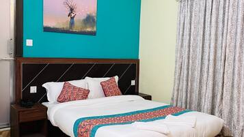 Deluxe Room | Desk, iron/ironing board, free WiFi