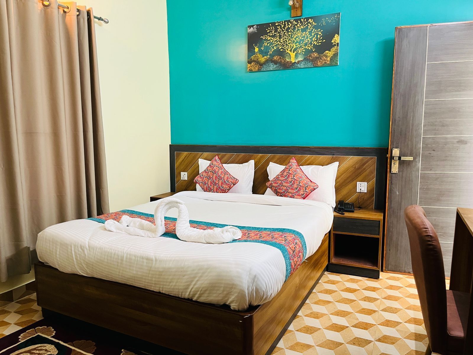 Deluxe-huone | Työpöytä, silitysrauta/-lauta, ilmainen Wi-Fi