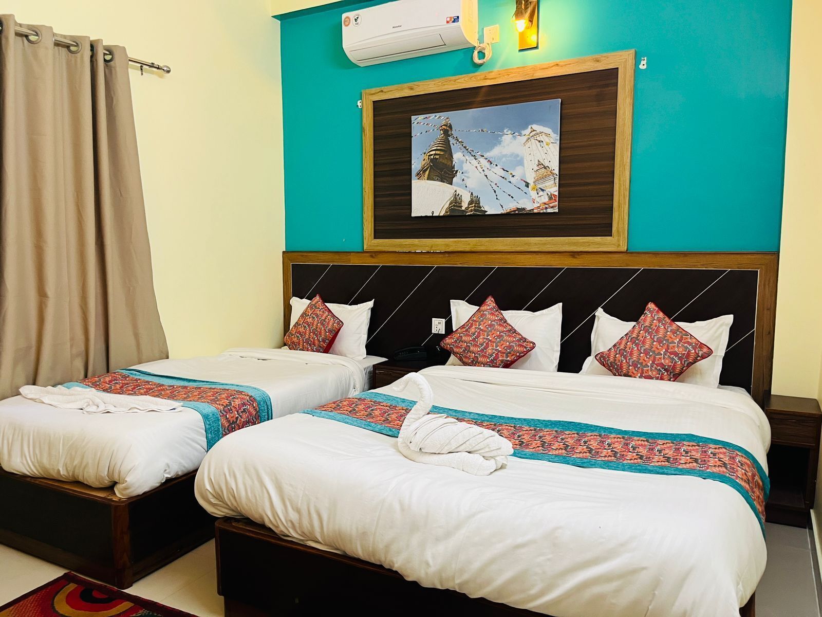 Family Room | Desk, iron/ironing board, free WiFi