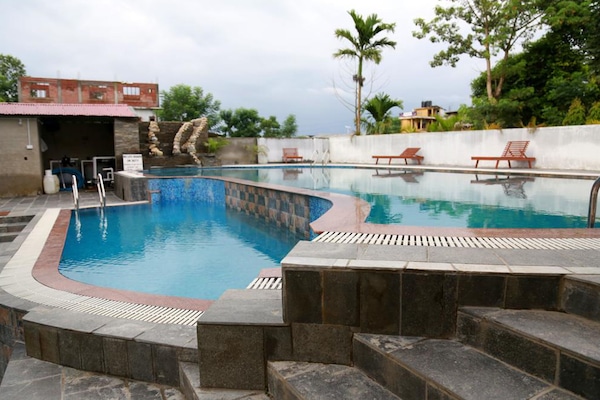 室內泳池、室外泳池;躺椅