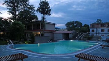 Indoor pool, outdoor pool, sun loungers