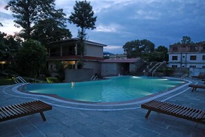 Indendørs pool, udendørs pool, liggestole