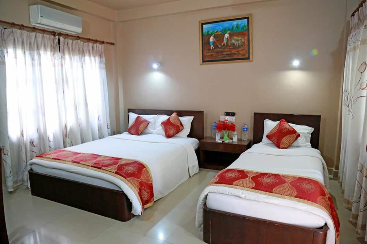 In-room safe, desk, iron/ironing board, free WiFi