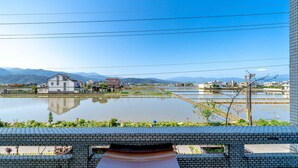 A view of a water body with buildings and mountains in the background. - Real Fun Homestay (Dongshan)