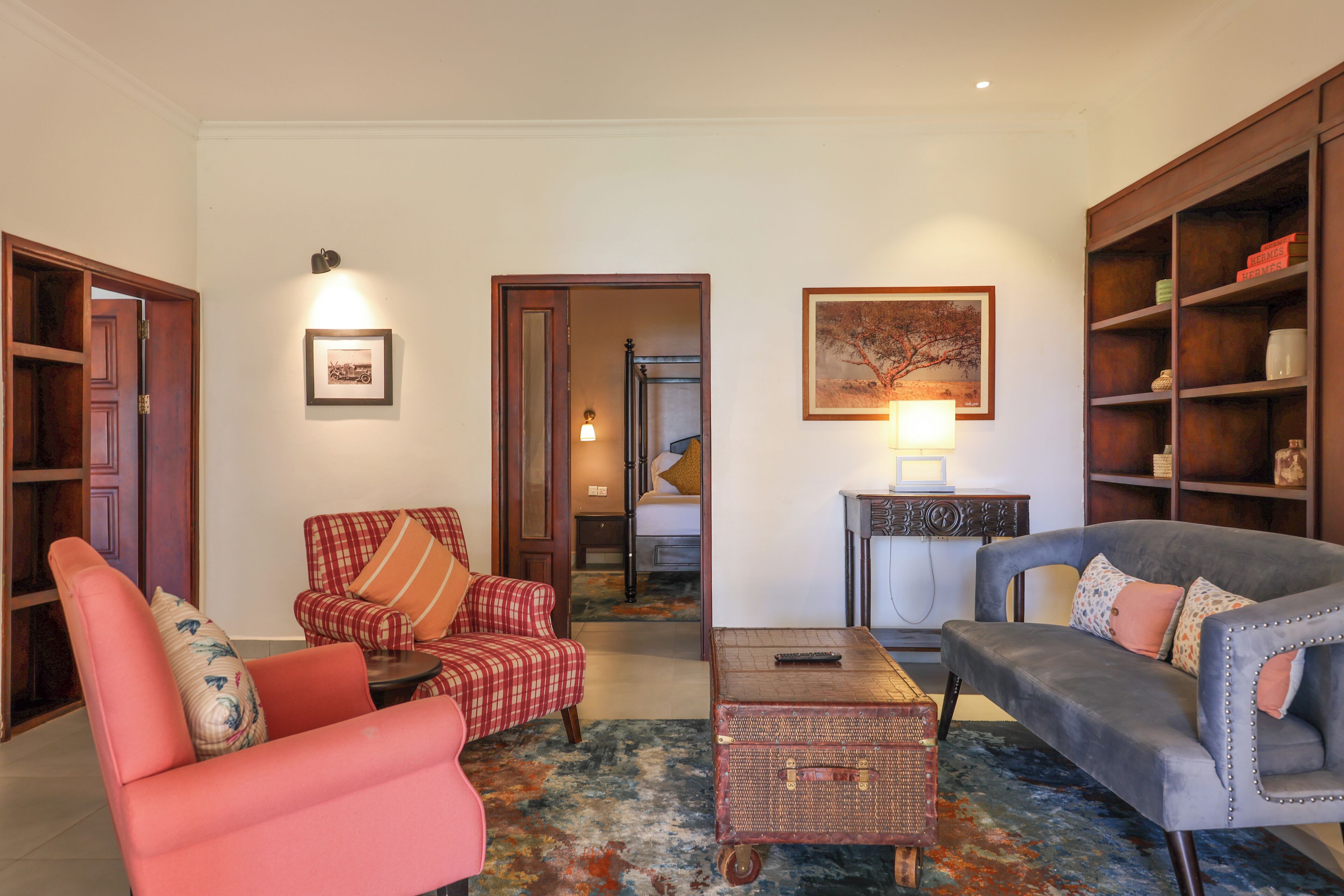 suite | living room | 40-inch smart tv with cable channels