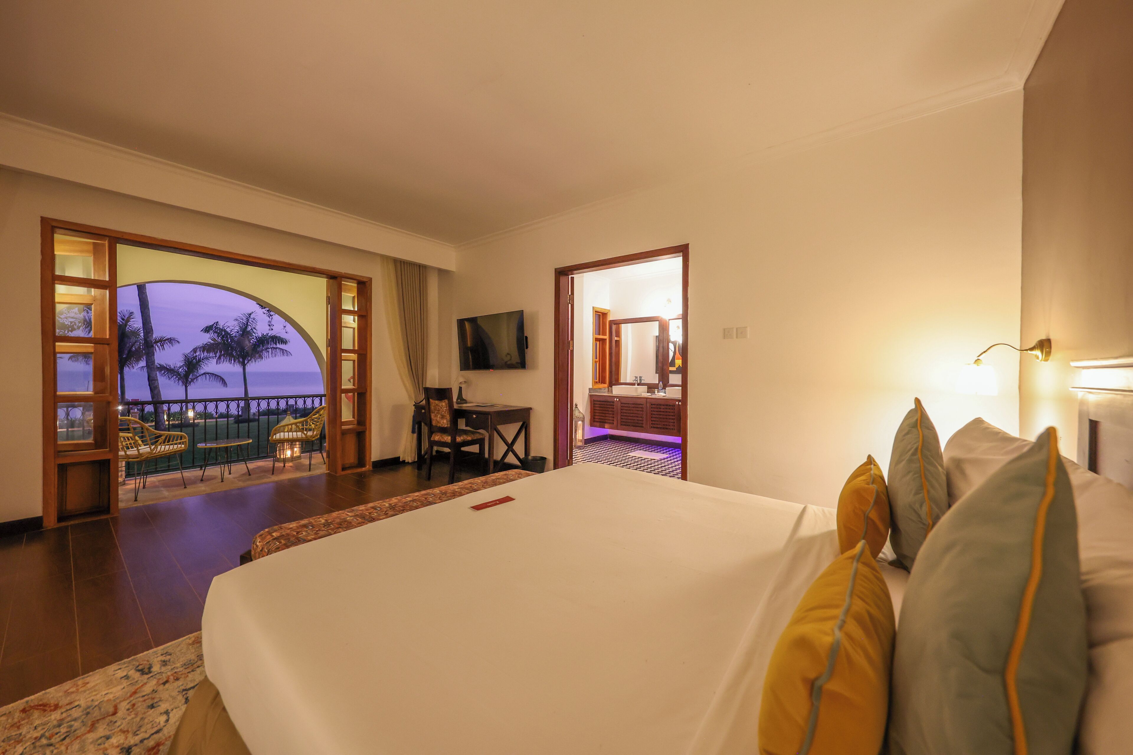 suite | 1 bedroom, premium bedding, minibar, desk