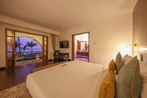 Suite | 1 slaapkamer, luxe beddengoed, een minibar, een bureau