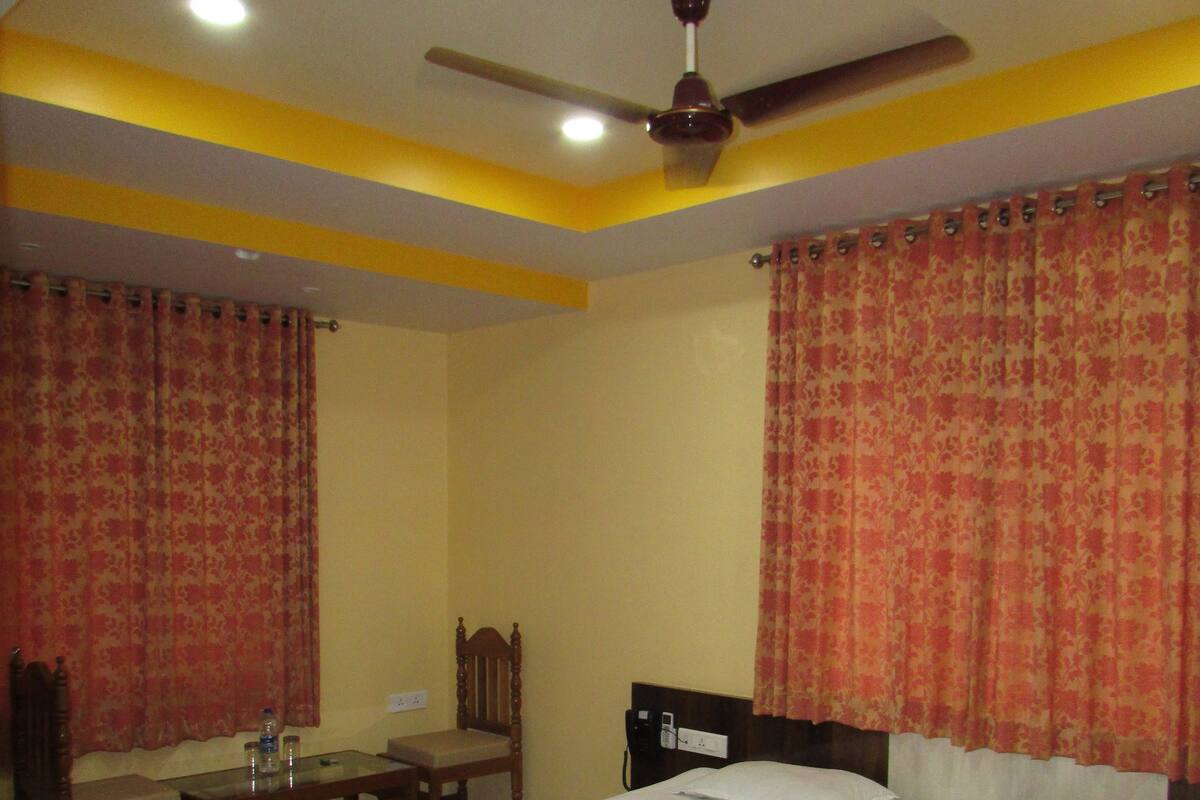 Deluxe Double or Twin Room | Living room | LED TV