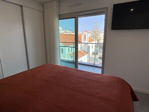 2 bedrooms, iron/ironing board, travel cot, free WiFi