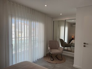 2 bedrooms, iron/ironing board, travel crib, free WiFi