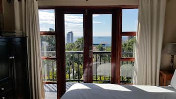 Suite estudio superior, cocina, vista al mar | Vista desde la habitación