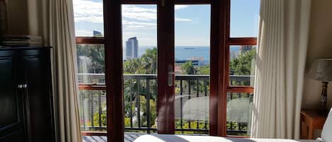 Superior Studio Suite, Kitchen, Sea View | Pemandangan dari bilik
