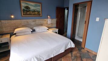 Suíte júnior, sacada, vista para o mar | 1 quarto, cofres nos quartos, individualmente decorados