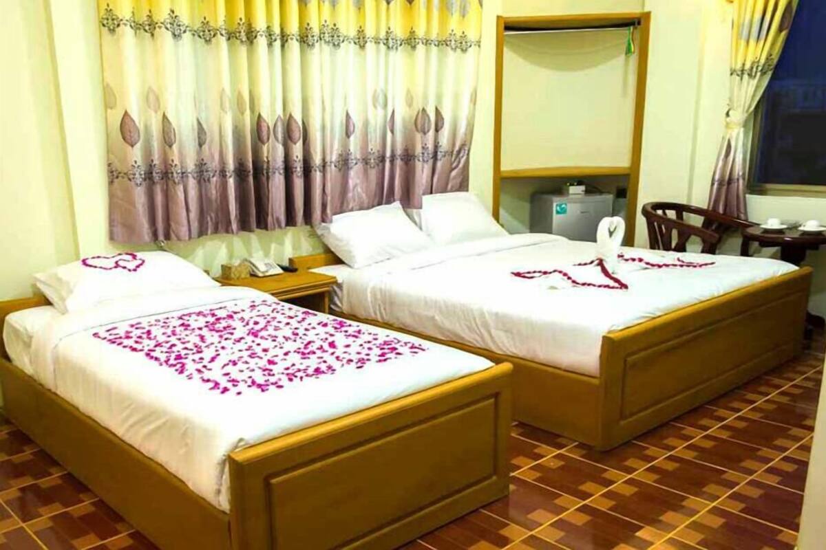 Minibar, desk, free WiFi