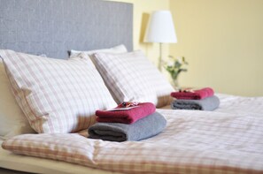 Cortinas blackout, tabla de planchar con plancha y cunas gratuitas 