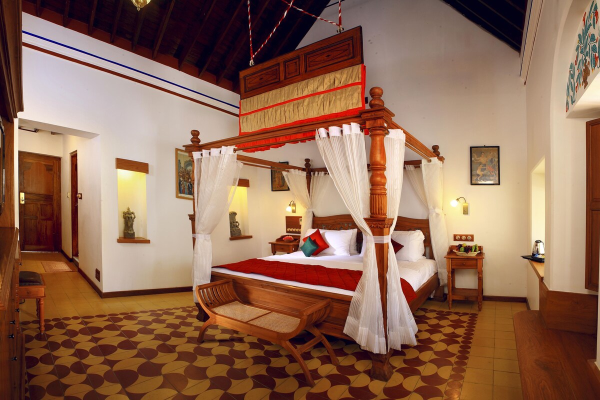 Luxury Room, Pool View | Premium bedding, minibar, in-room safe, desk