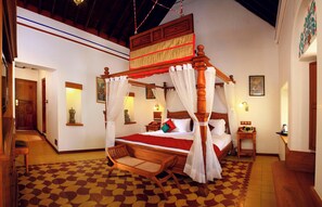 Heritage Room | Minibar, in-room safe, desk, soundproofing