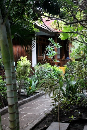 Property grounds - Gili Smile Bungalows (Gili Trawangan)