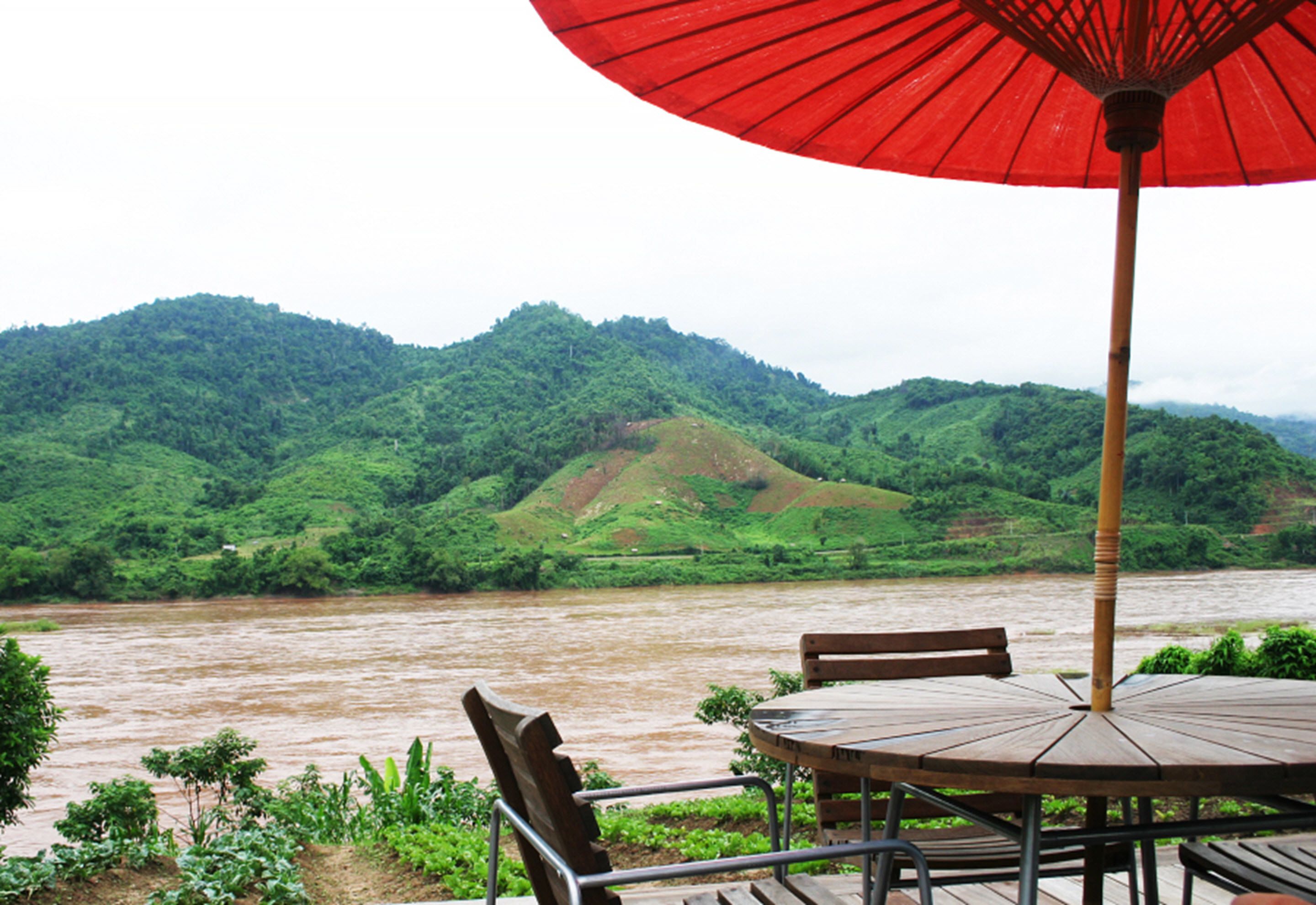 Breakfast, lunch, dinner served; Thai cuisine 