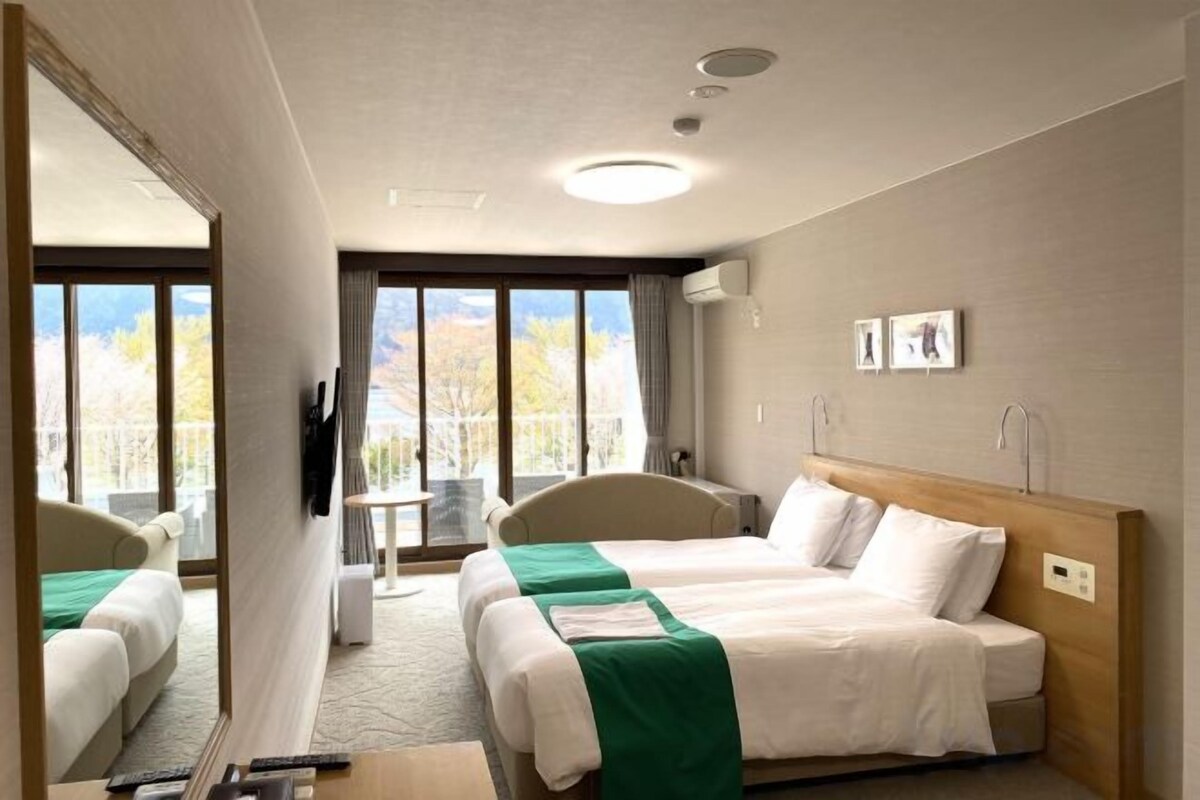 Standard Twin Room With Lake View