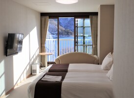 Caja de seguridad en la habitación y escritorio 