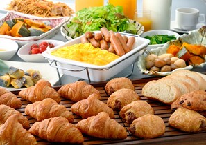 Daily buffet breakfast (JPY 1200 per person)