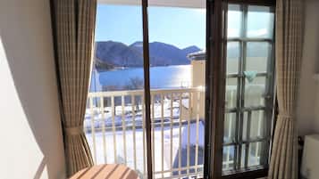 In-room safe, desk, soundproofing, free WiFi