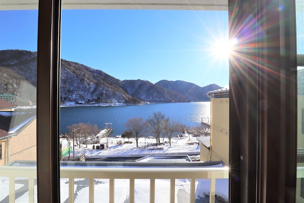 Standard Twin Room | In-room safe, desk, soundproofing, free WiFi